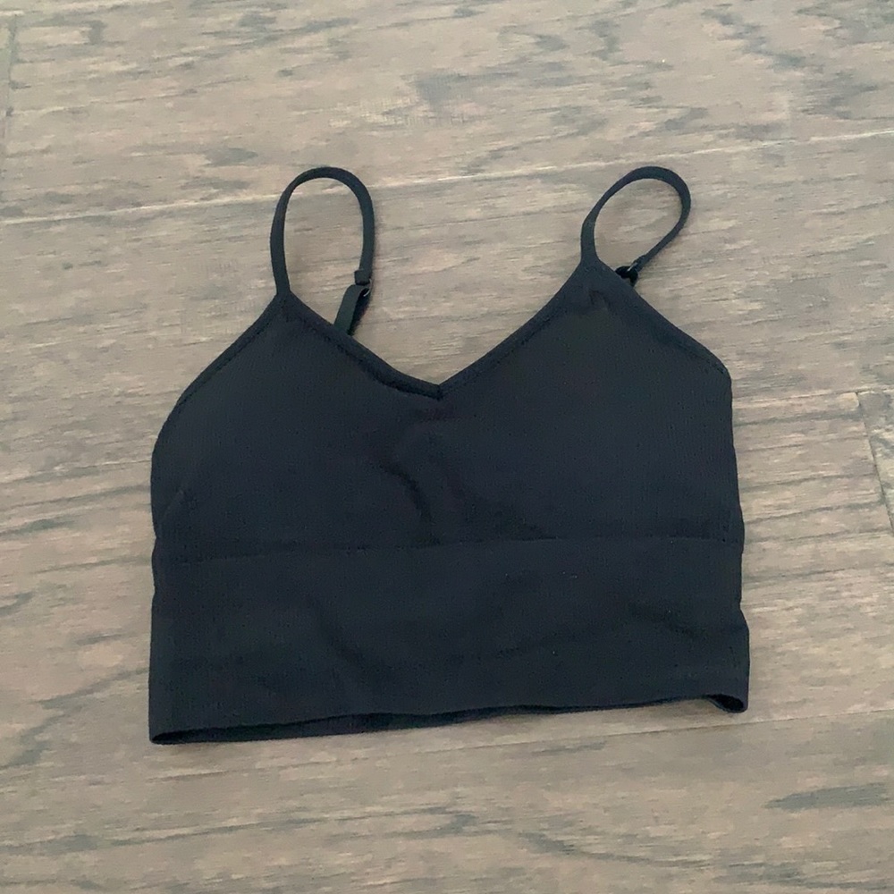 black sports bra top